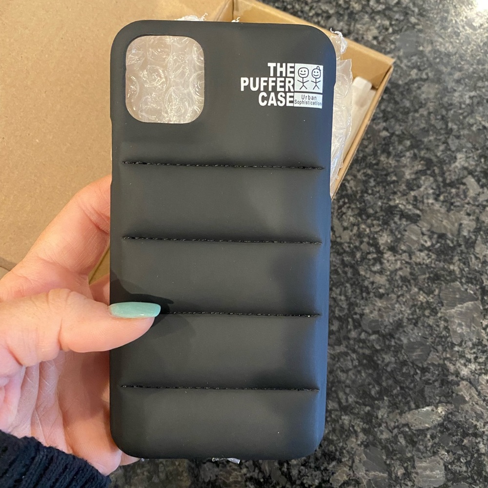 NWT Kendal Jenner’s Puffer Case in black 11 pro max and glass screen protector